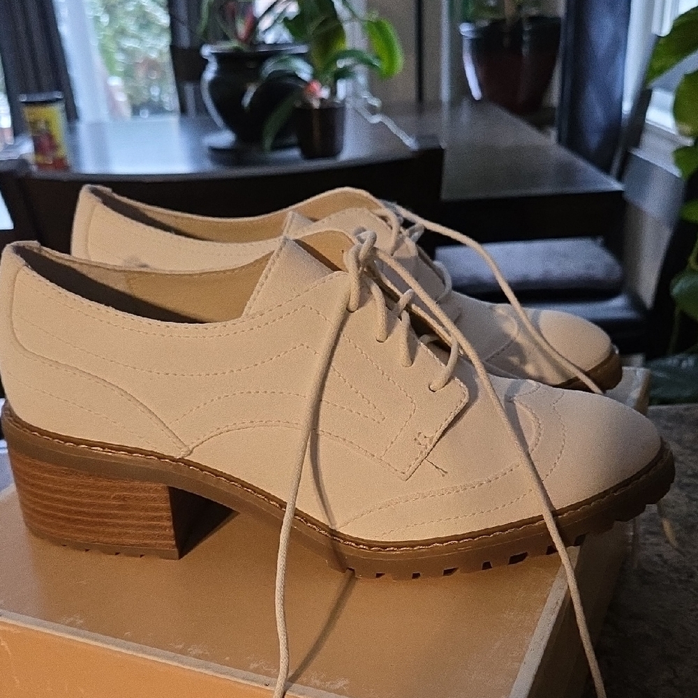 MICHAEL Michael Kors Cream Lace-Up Loafers